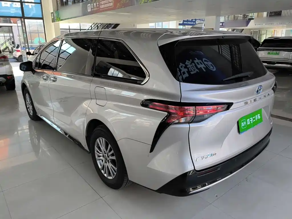 Toyota Sienna — миниатюра 5