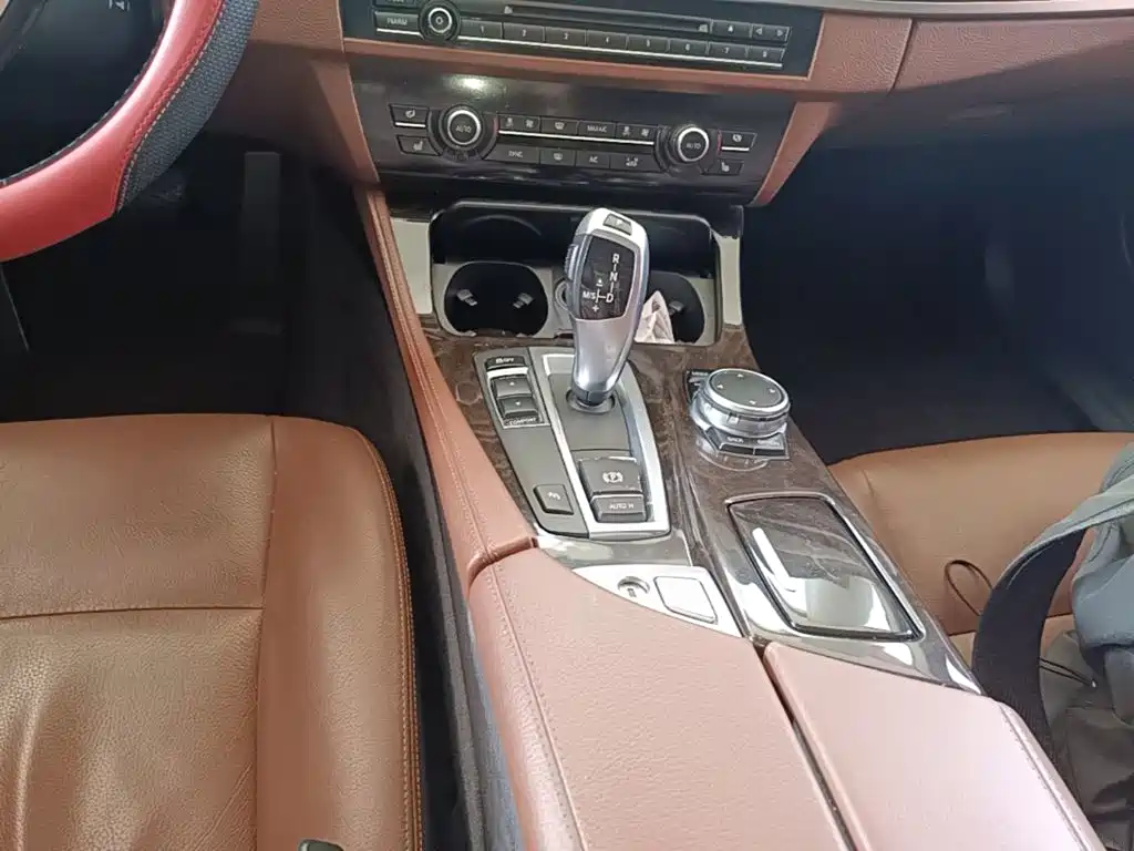 BMW 5 Series — миниатюра 14