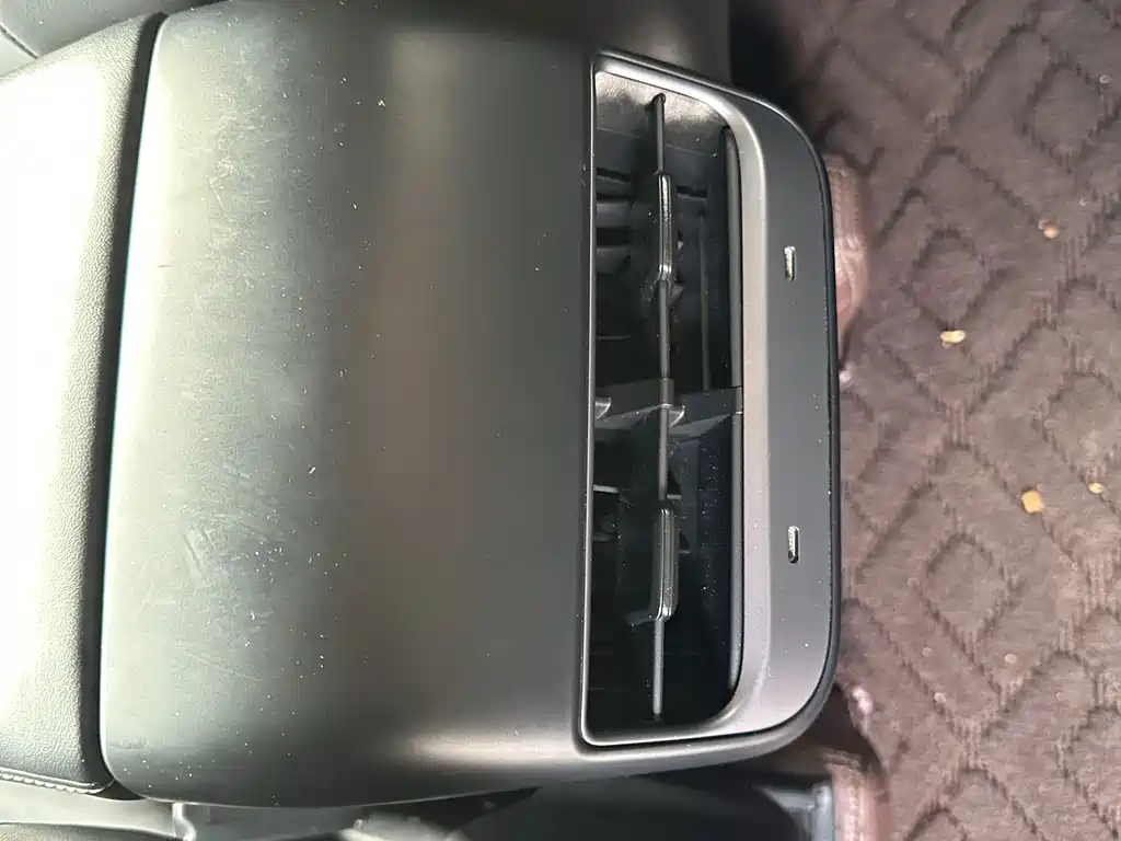 Tesla Model Y — миниатюра 16