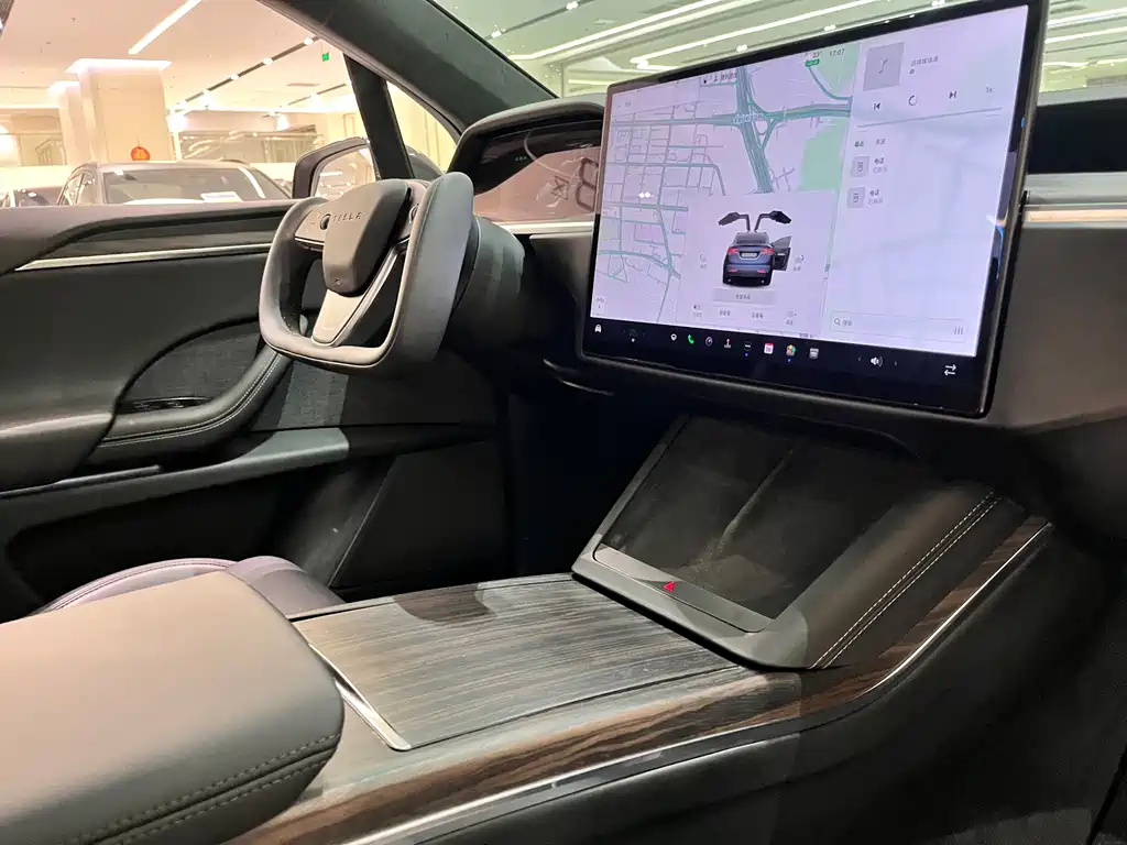 TESLA MODEL X