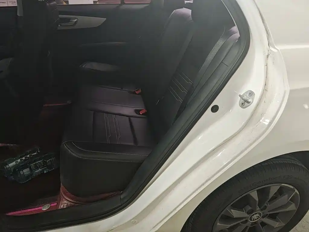 BYD Qin — миниатюра 13