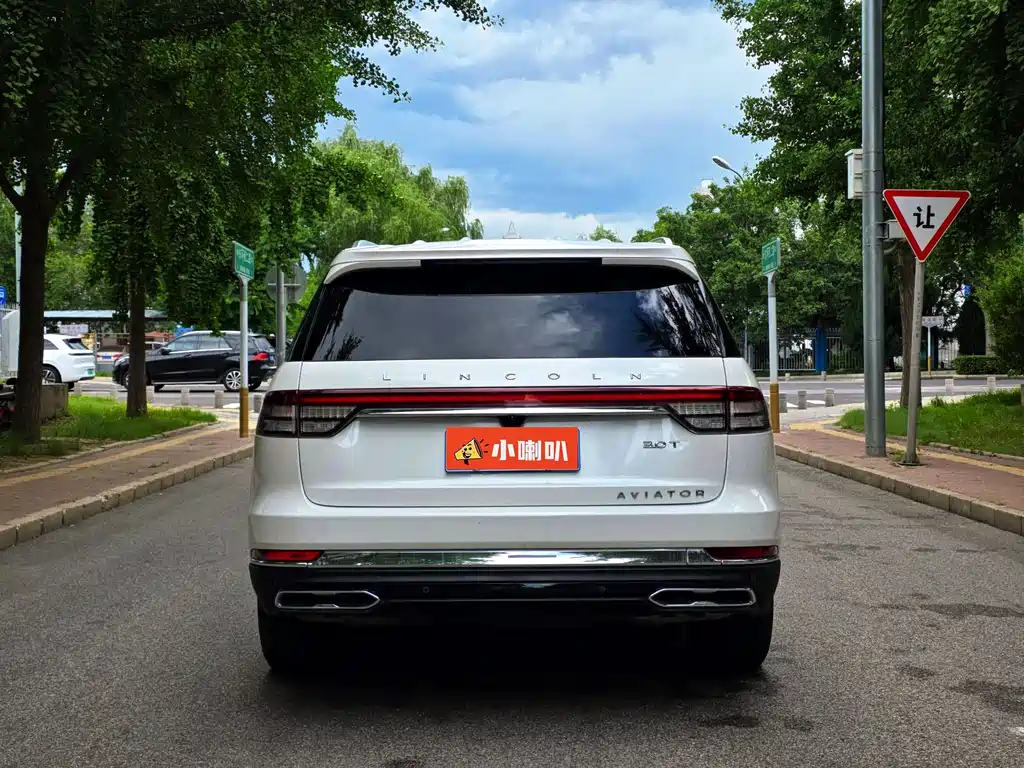Lincoln Aviator 2023 3.0T V6 мест