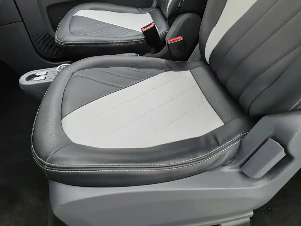 Wuling MINIEV — миниатюра 20