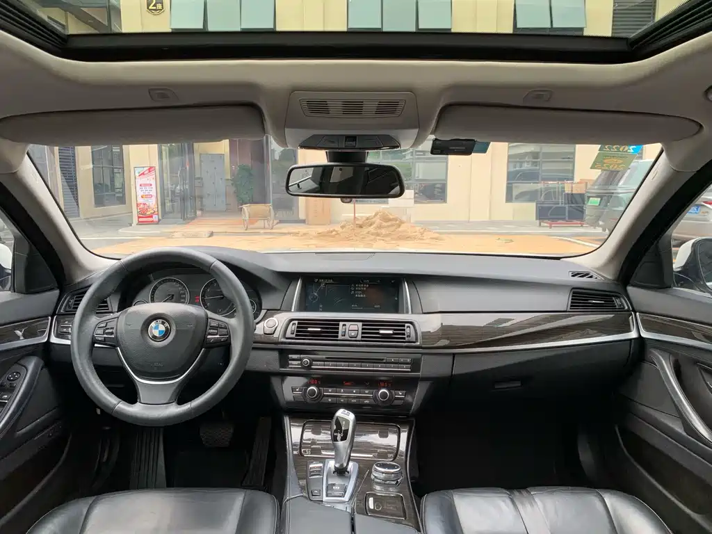 BMW 5 Series — миниатюра 31