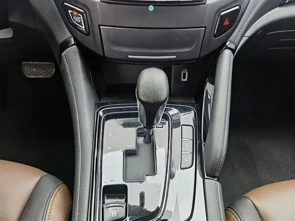 Dongfeng AX7 — фотографии объявления, Фото 13