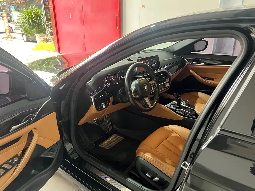 BMW 5 Series — миниатюра 8