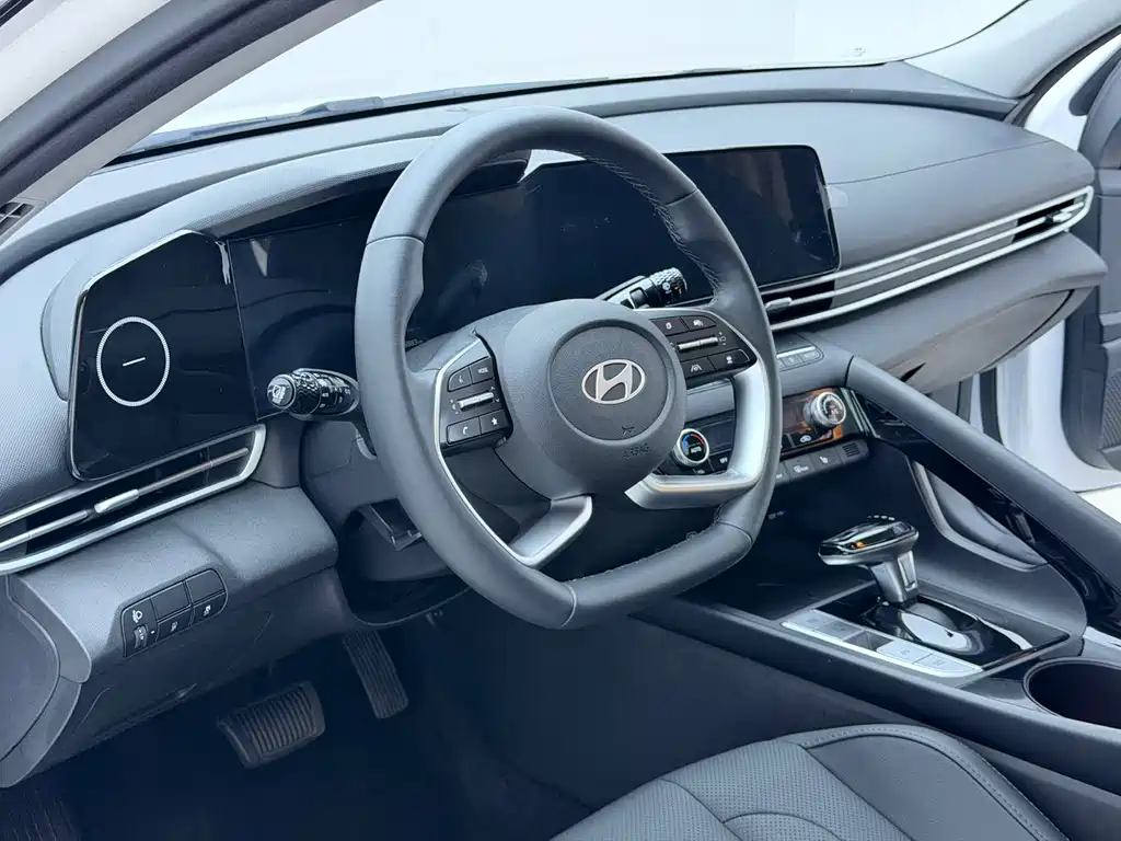 Hyundai Elantra — миниатюра 6