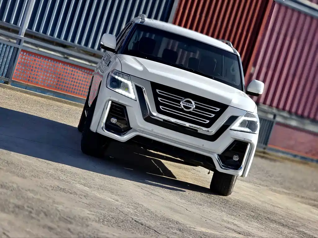 Nissan Patrol — миниатюра 6