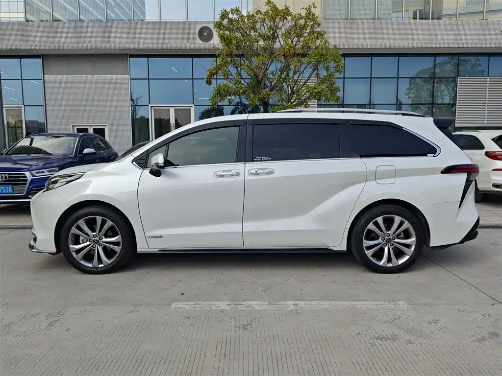 Toyota Sienna — миниатюра 3