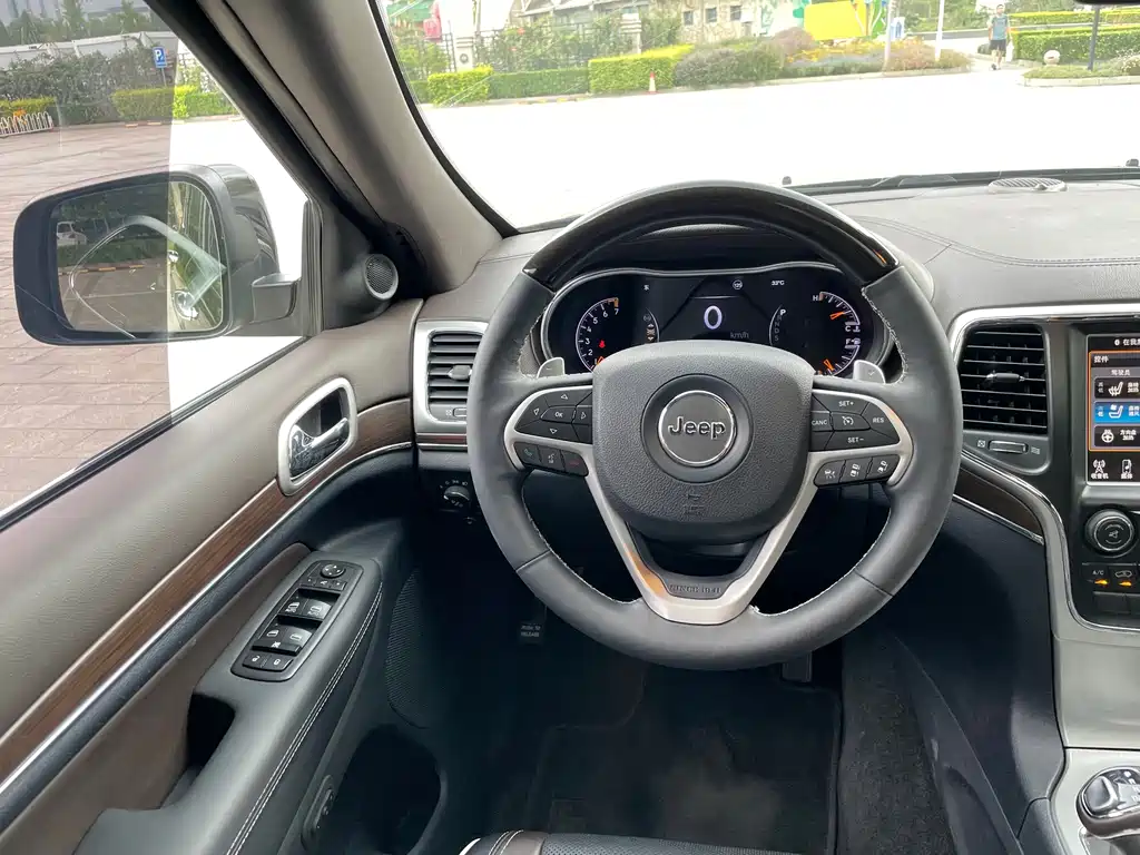 Jeep Grand Cherokee (Import) — миниатюра 16