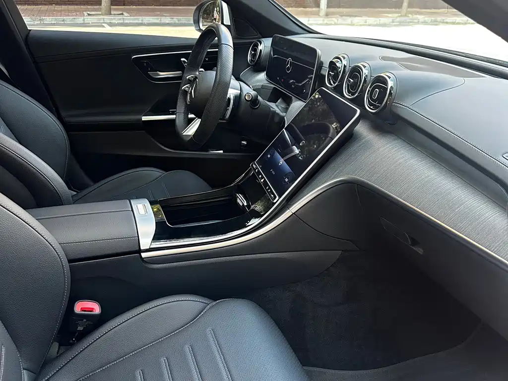 Mercedes-Benz C-Class — миниатюра 11