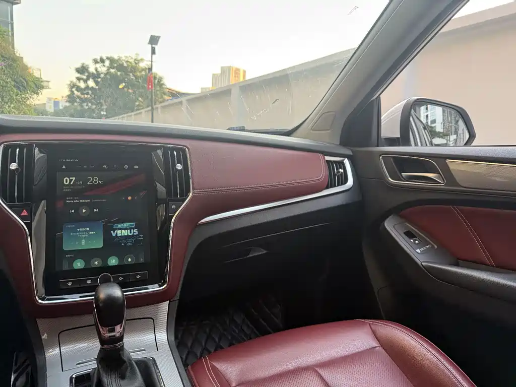 Roewe RX5 — миниатюра 15