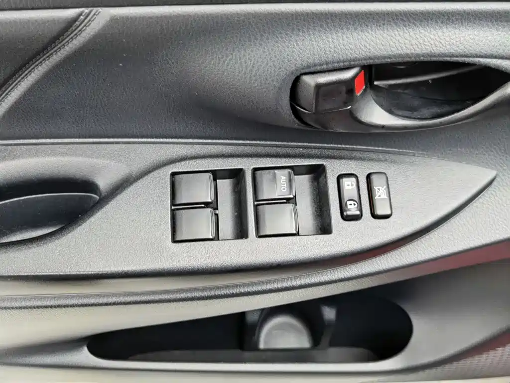Toyota Yaris L — миниатюра 9