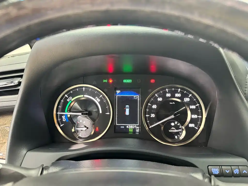 Toyota Alphard — миниатюра 13