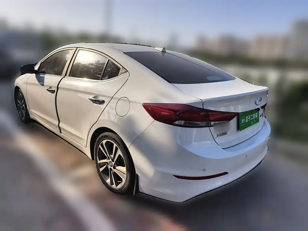 Hyundai Elantra — миниатюра 25