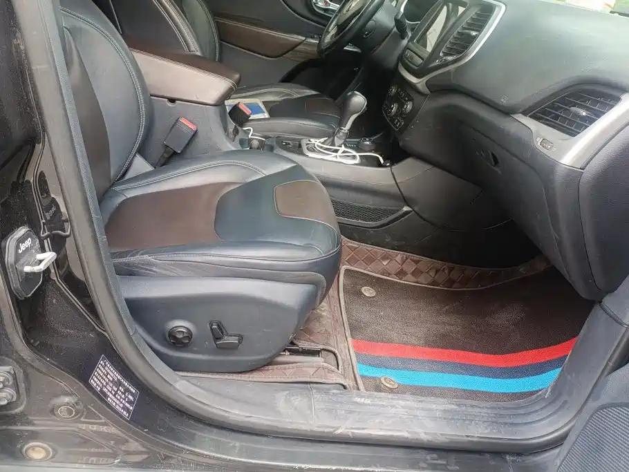 Jeep Cherokee — миниатюра 8