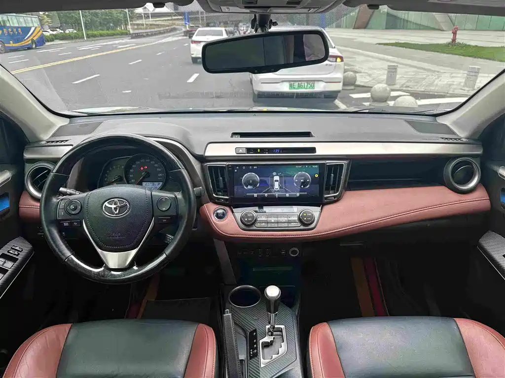 Toyota RAV4 — миниатюра 5