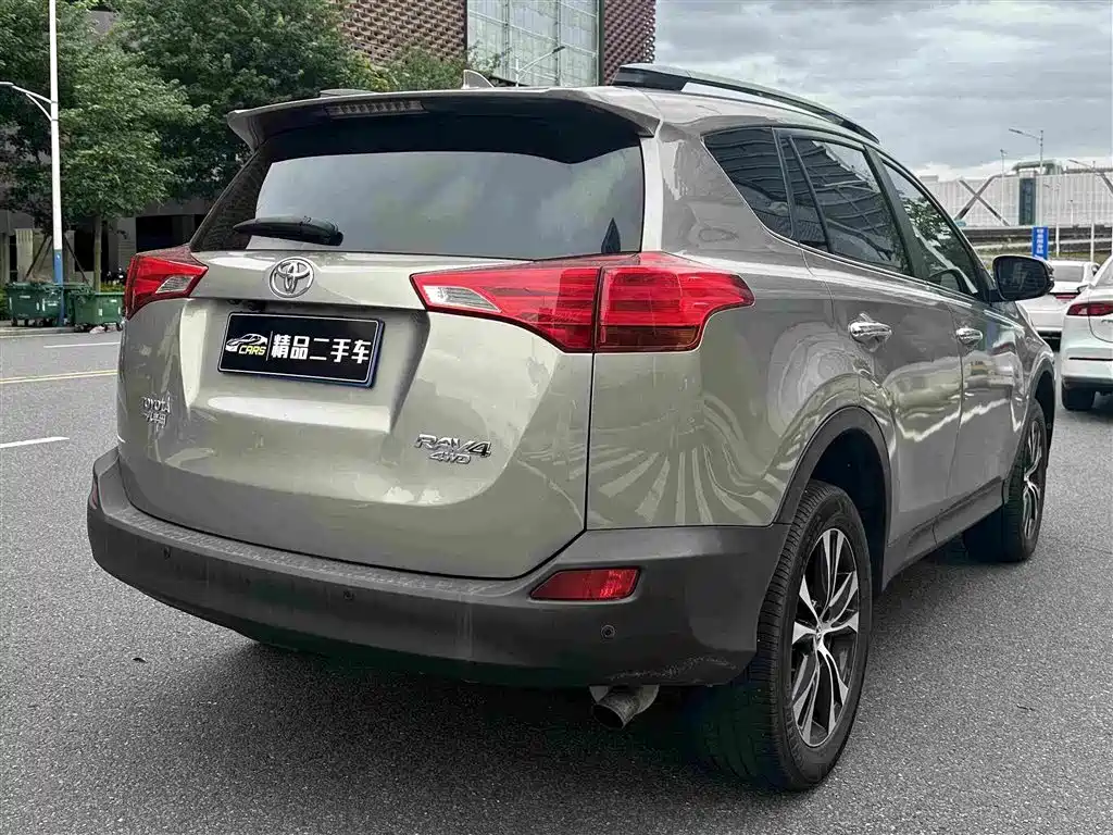 Toyota RAV4 — миниатюра 7