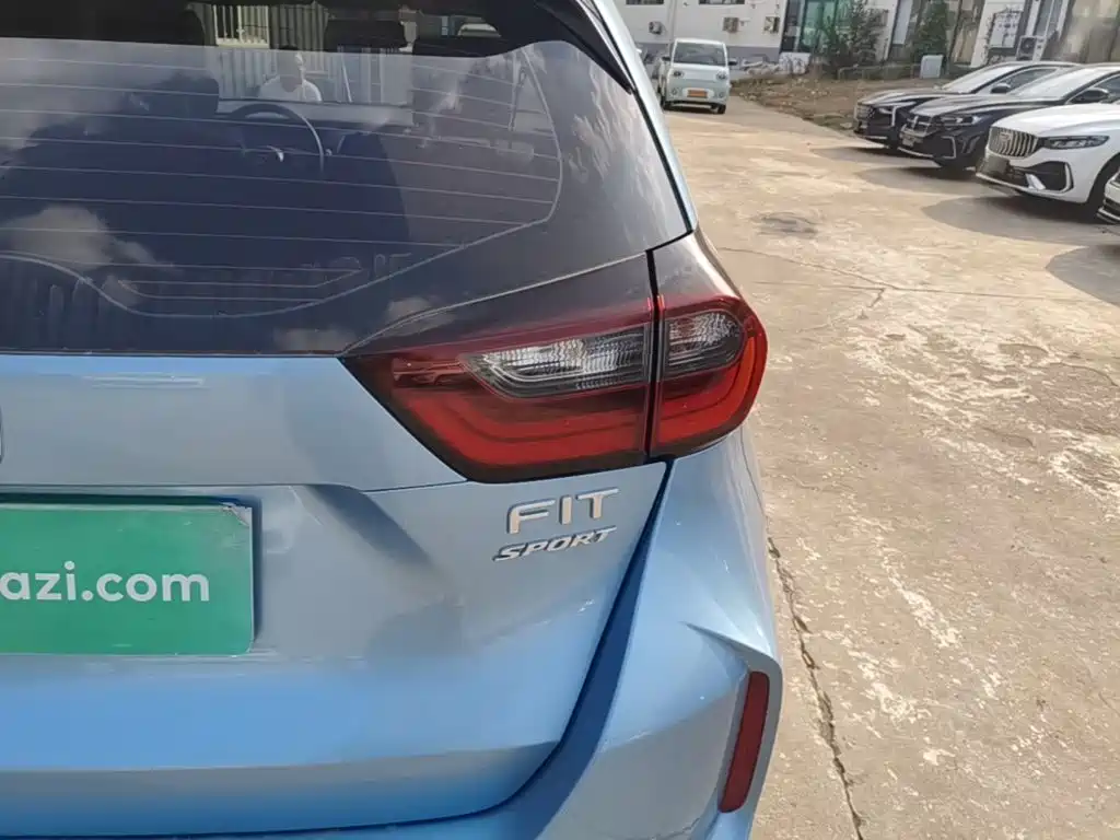 Honda Fit — миниатюра 8