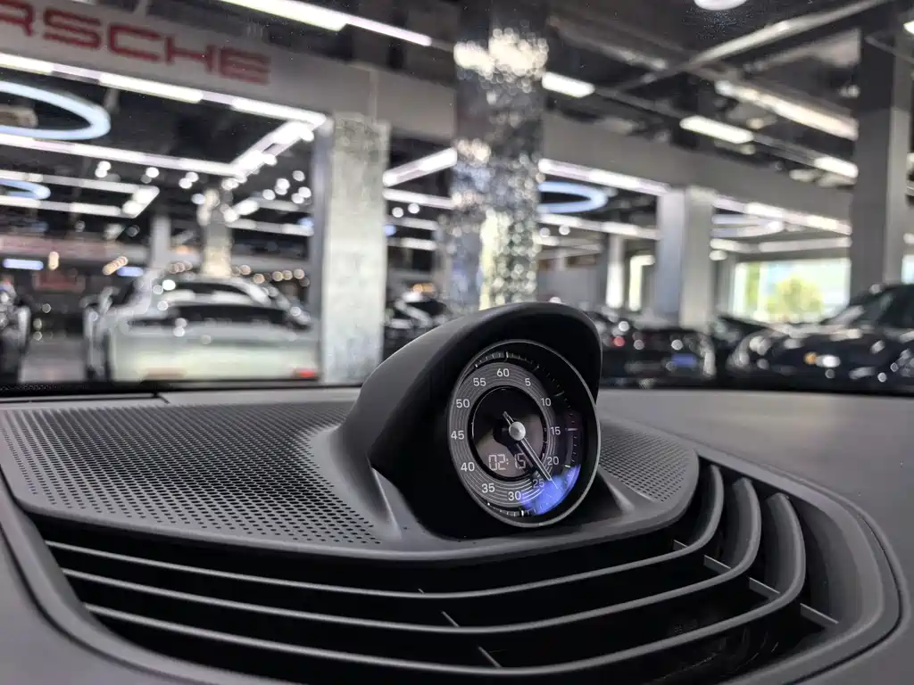 Porsche Taycan — миниатюра 17