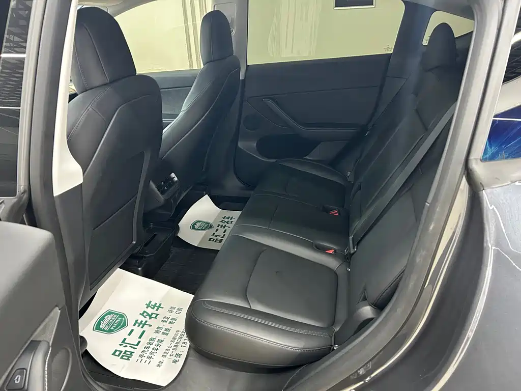 Tesla Model Y — миниатюра 9