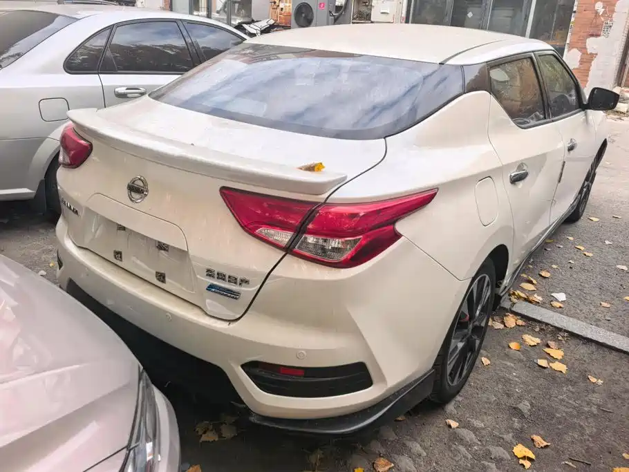 Nissan Bluebird — миниатюра 3
