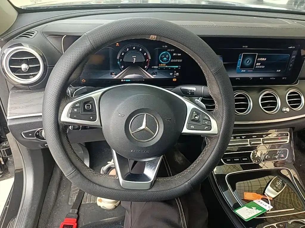 Mercedes-Benz E-Class — миниатюра 11