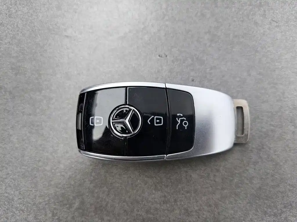 Mercedes-Benz E-Class — миниатюра 19