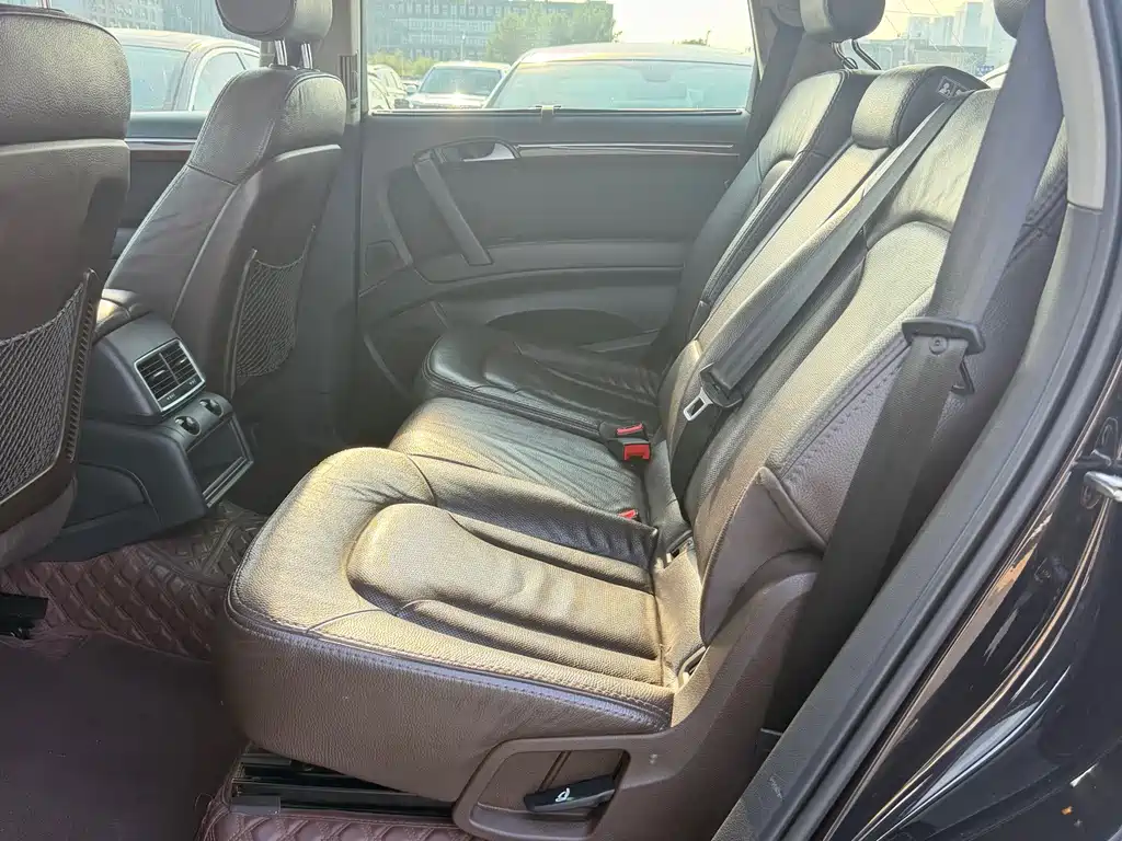 Audi Q7 — миниатюра 12