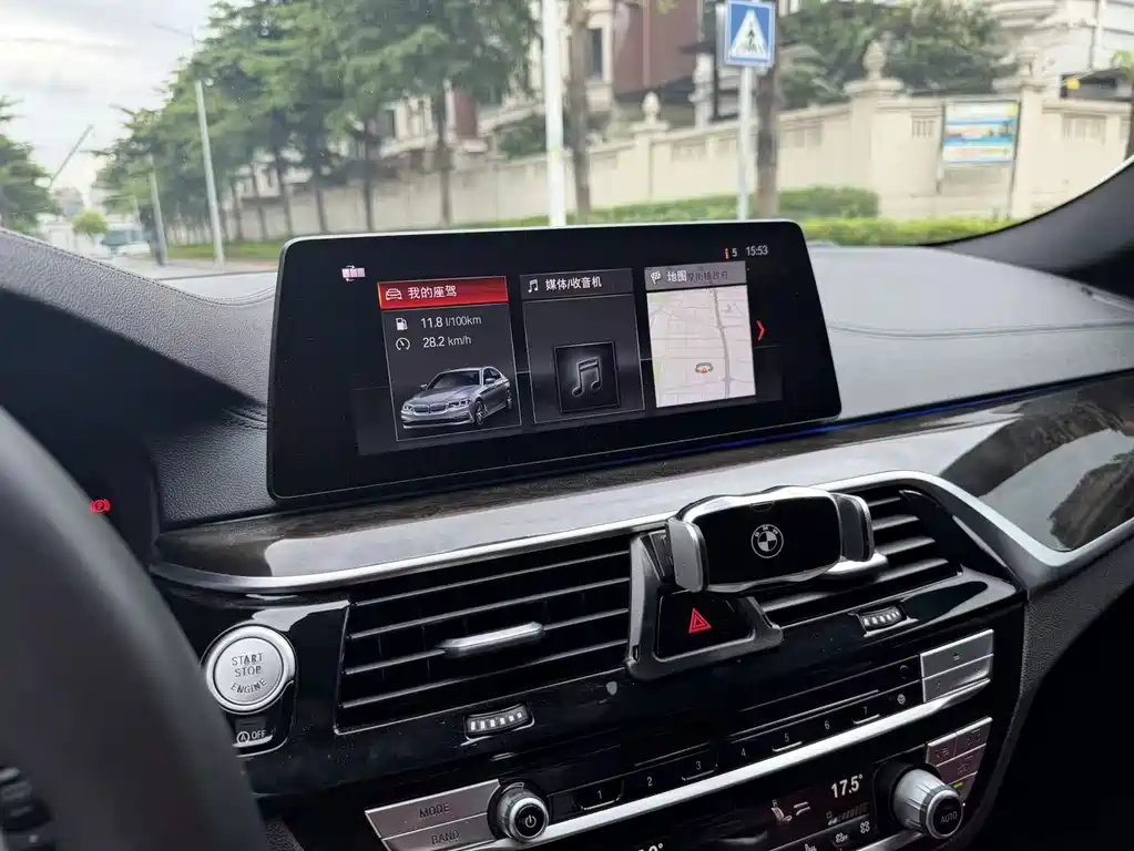 BMW 5 Series — миниатюра 11
