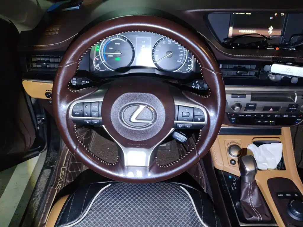Lexus ES — миниатюра 12