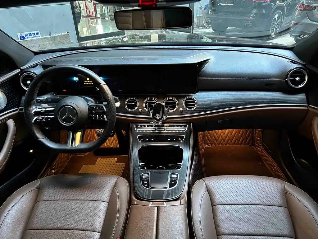 Mercedes-Benz E-Class — миниатюра 6
