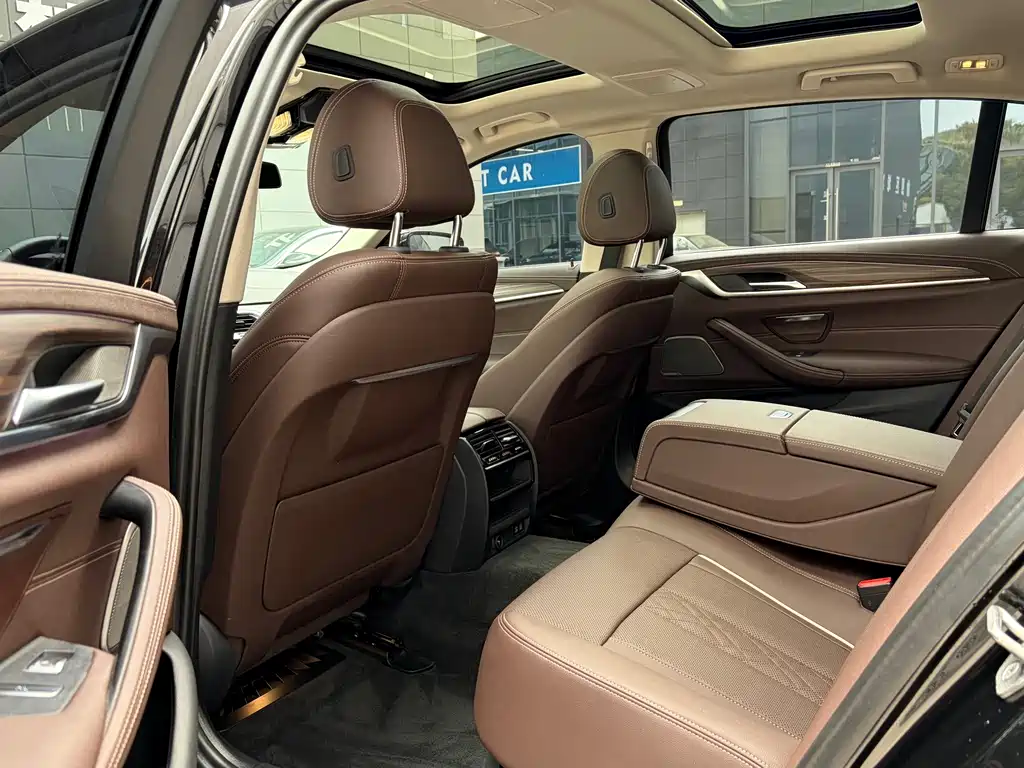 BMW 5 Series — миниатюра 5