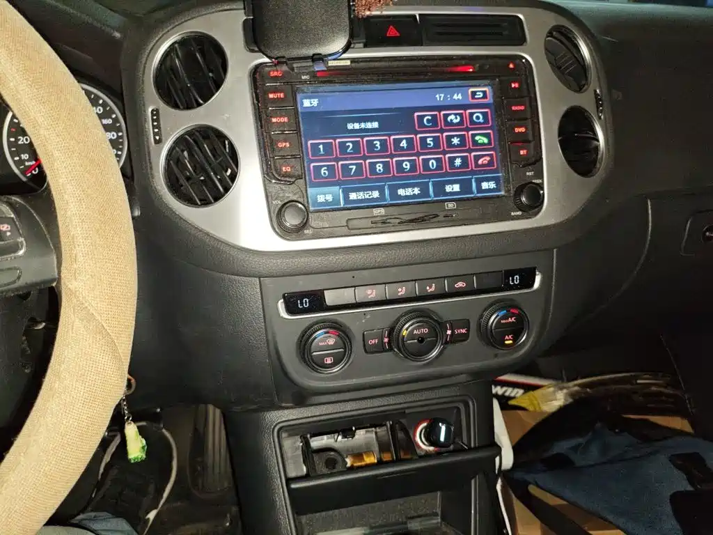 Volkswagen Tiguan — миниатюра 14