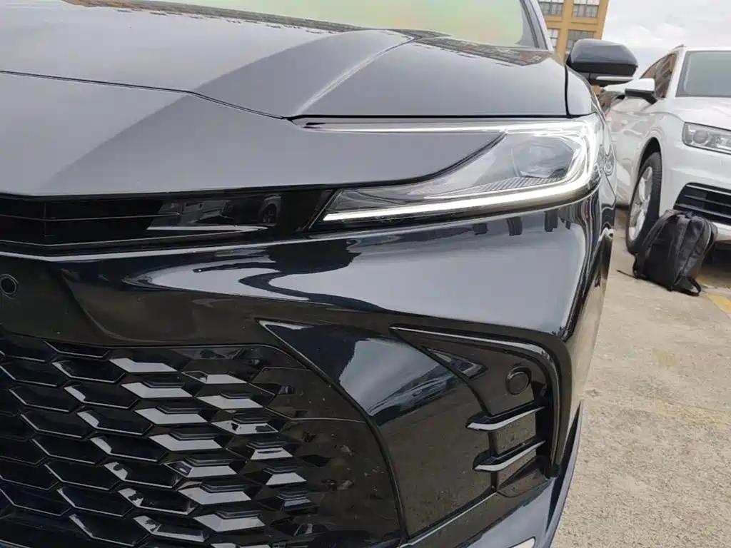 Toyota Camry — миниатюра 24