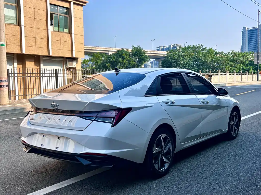 Hyundai Elantra — миниатюра 6