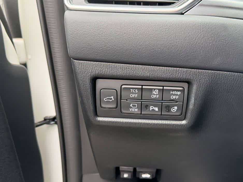 Mazda CX-5 2.0 л 2026 г. Белый, пробег 1000 км