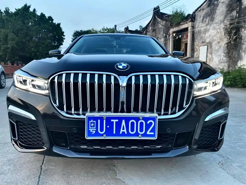 BMW 7 Series — миниатюра 4
