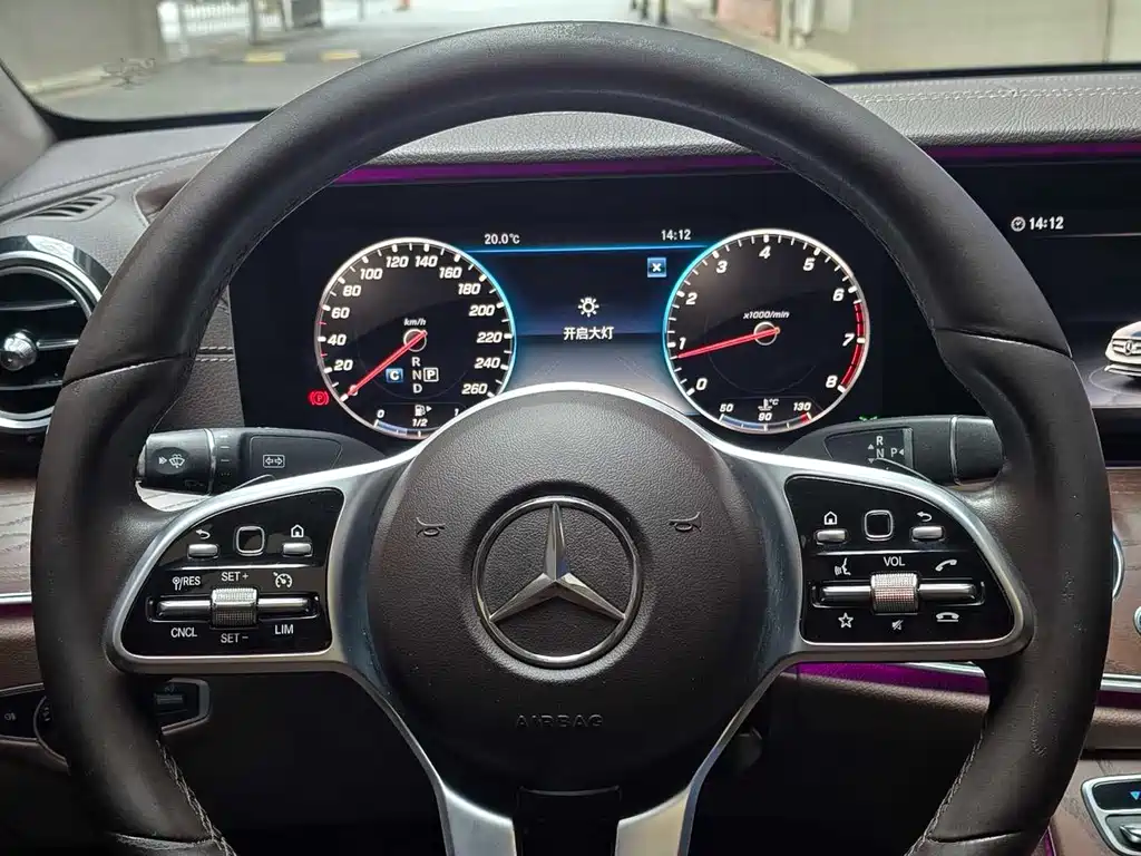 Mercedes-Benz E-Class — миниатюра 15