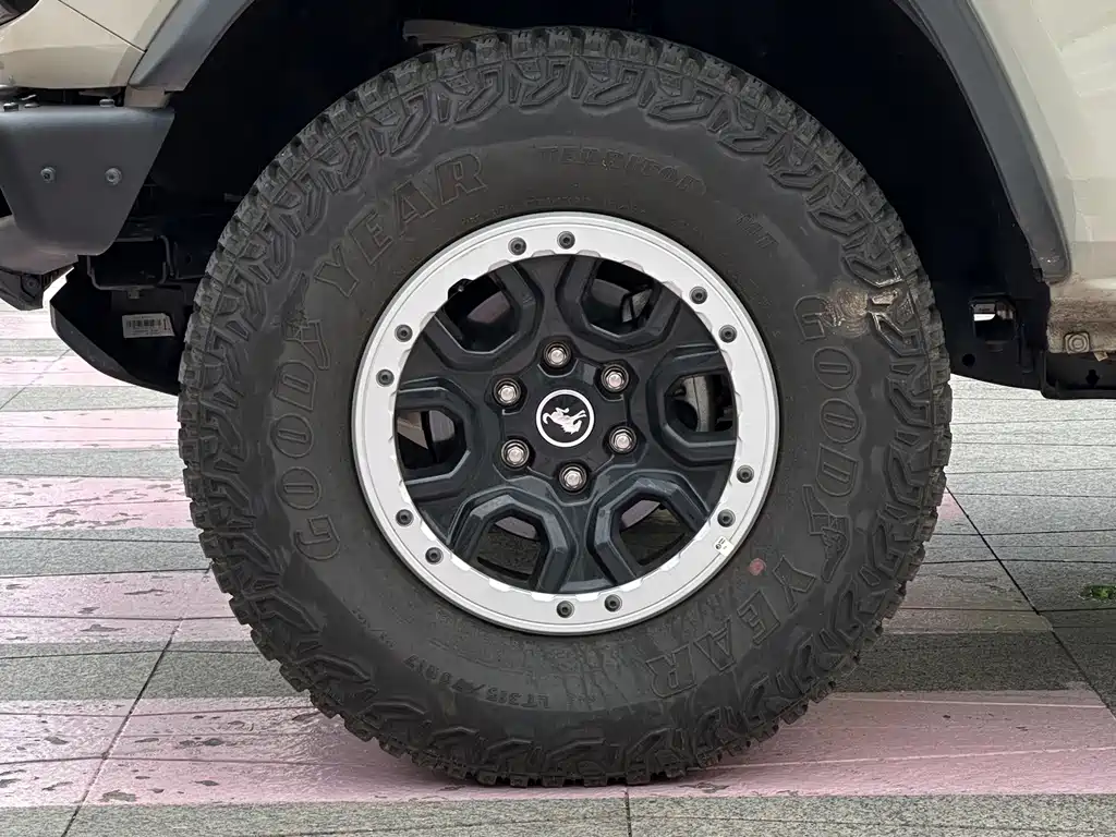 Ford Bronco — миниатюра 8