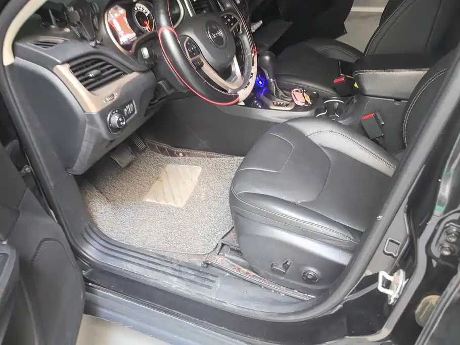 Jeep Cherokee — миниатюра 9