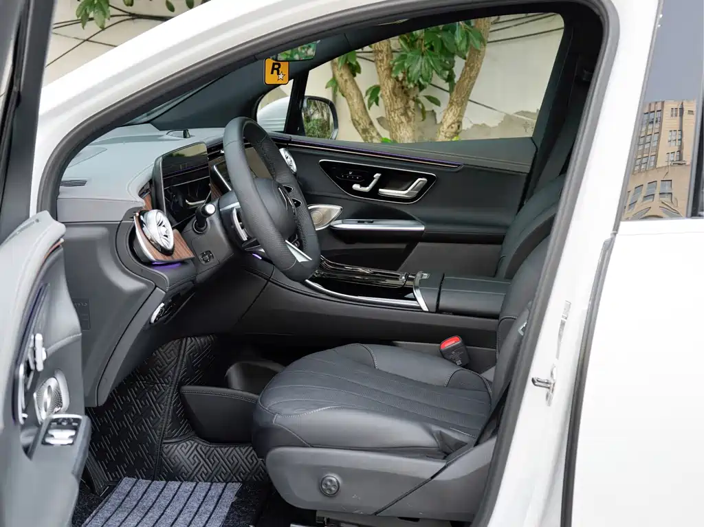 Mercedes-Benz EQE SUV — миниатюра 11