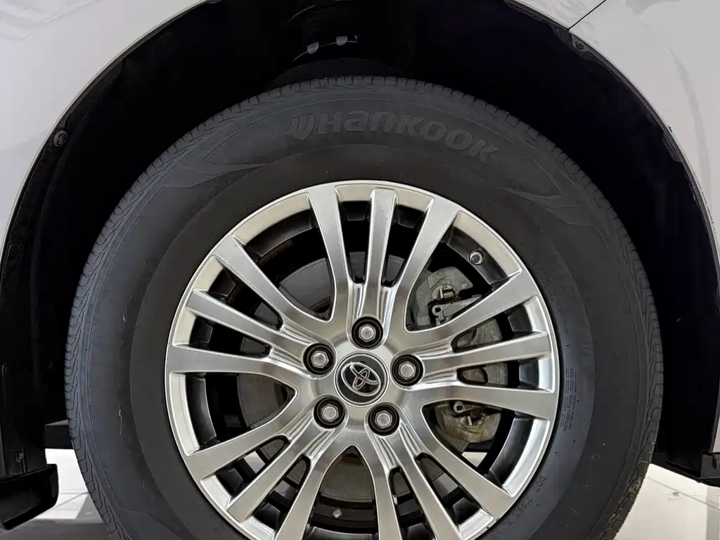 Toyota Sienna — миниатюра 33