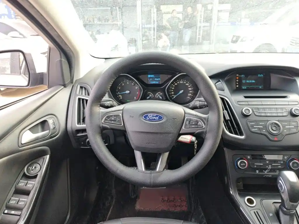 Ford Focus — миниатюра 11