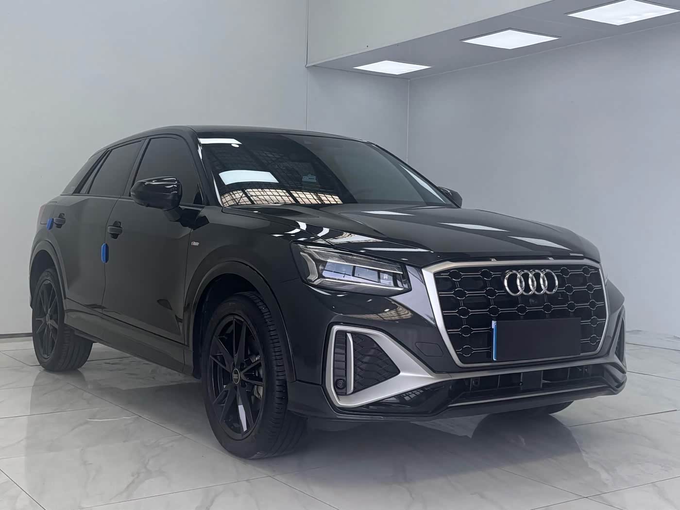 Audi Q3 1.4 л 2023 г. Чёрный, пробег 12500 км