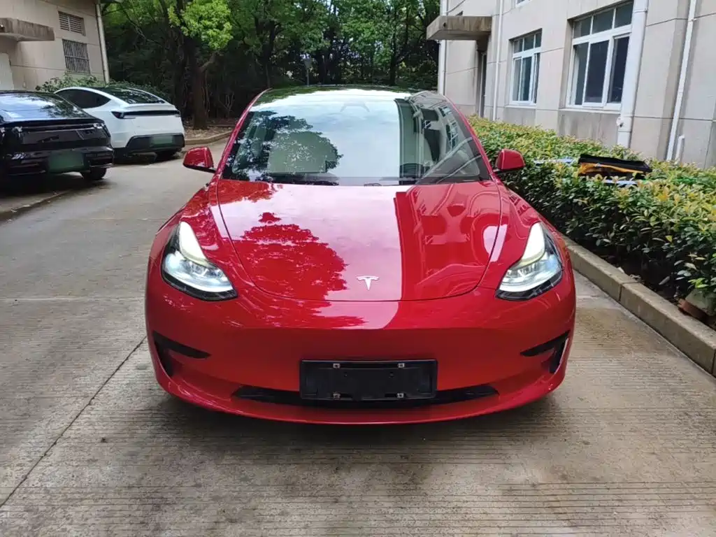 Tesla Model 3 — миниатюра 3