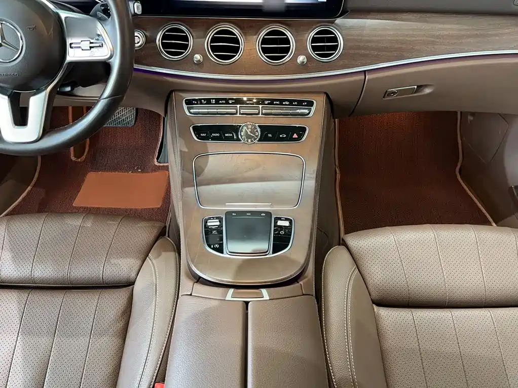 Mercedes-Benz E-Class — миниатюра 8