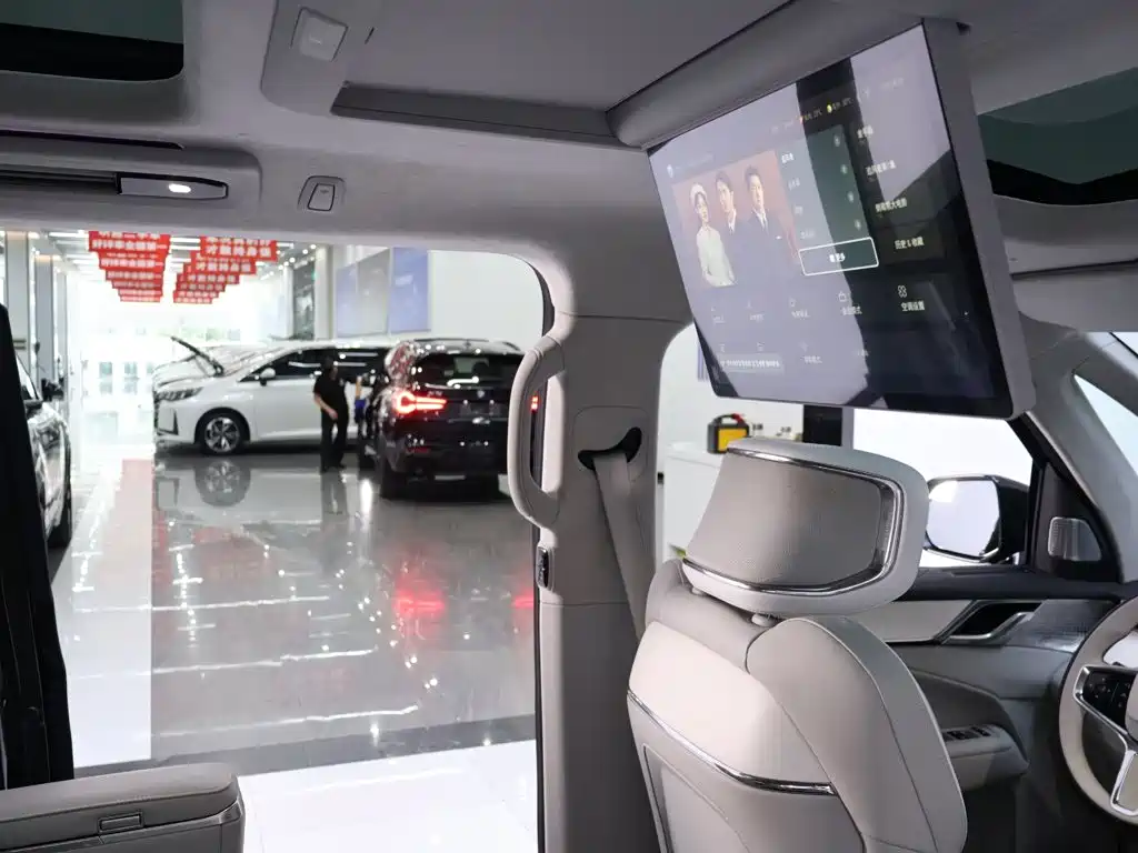 Volvo EM90 — миниатюра 28
