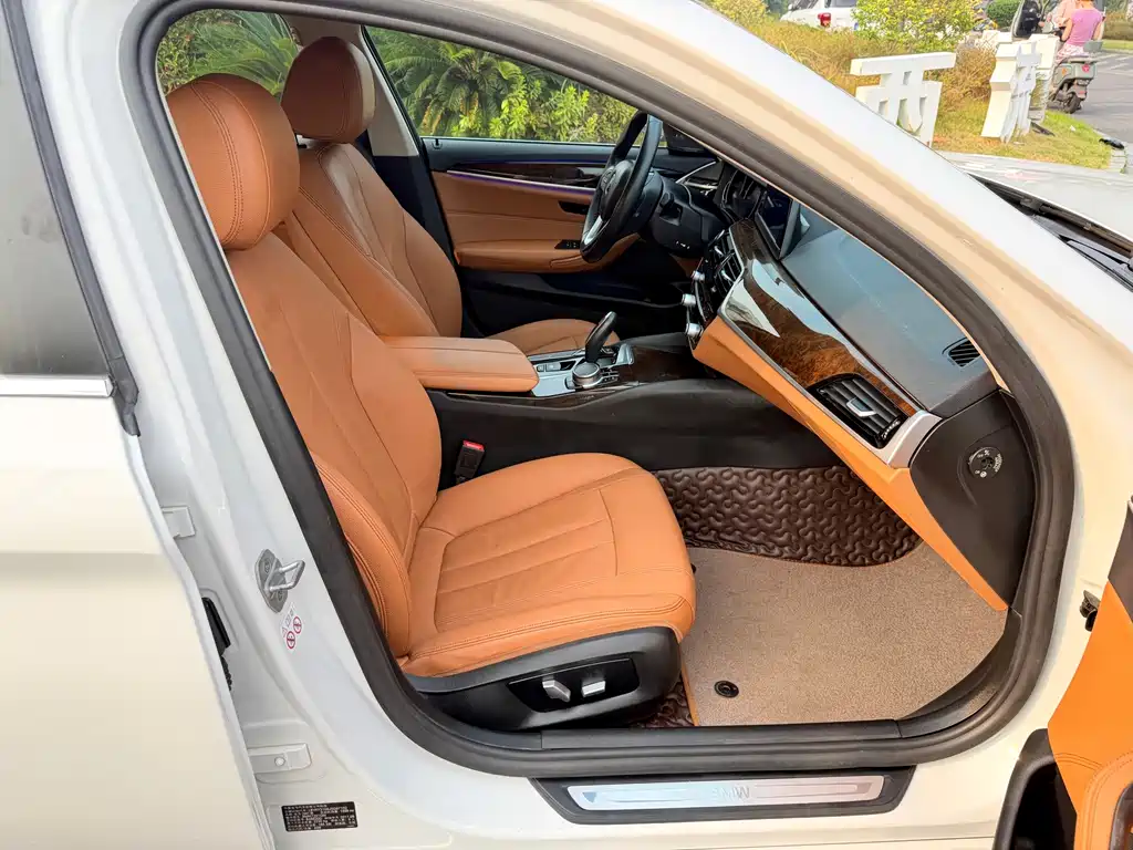 BMW 5 Series — миниатюра 12