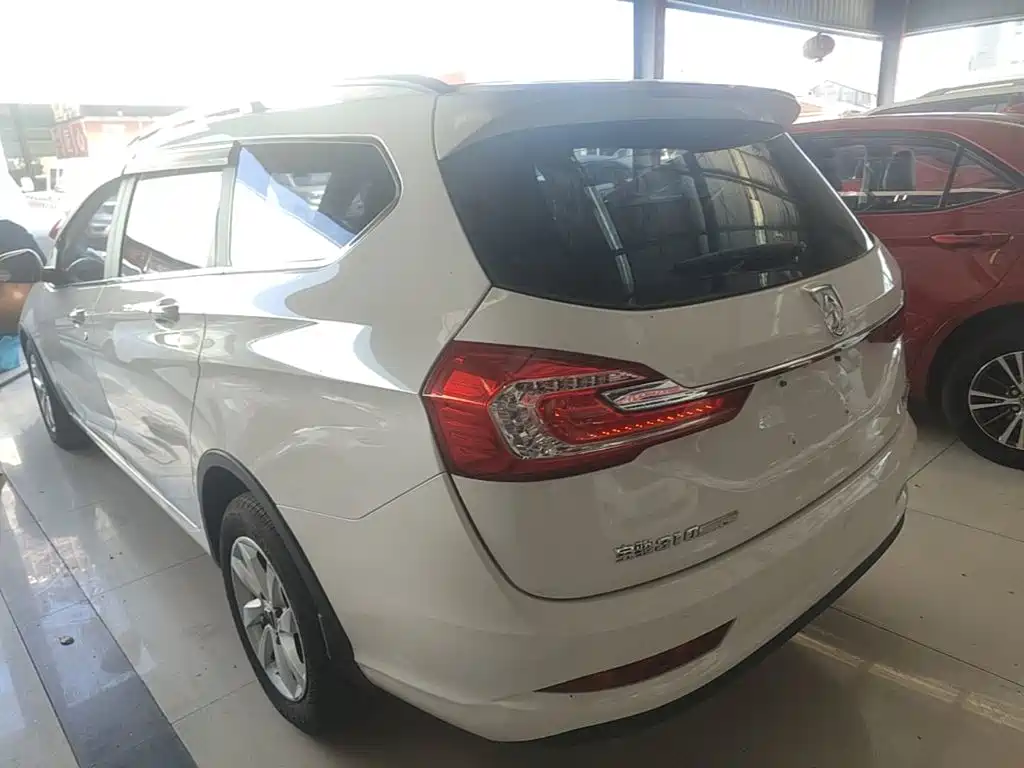 Baojun 310W — миниатюра 5